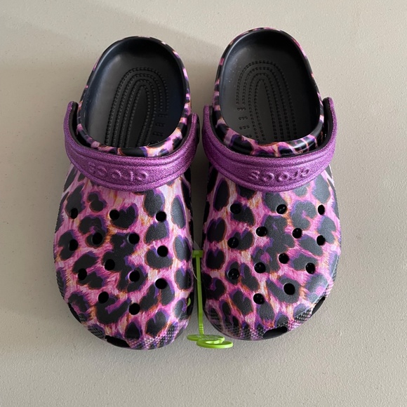 NWT CROCS Big Kids Classic ANIMAL PRINT LEOPARD Clogs J6 - Picture 3 of 4